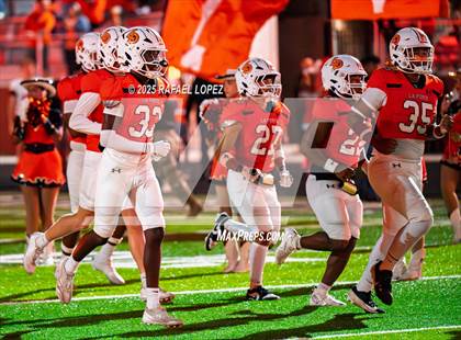 Thumbnail 1 in Weiss vs. La Porte (UIL 5A D1 Football Bi-District) photogallery.