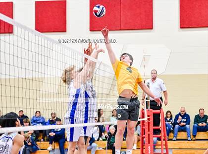 Thumbnail 3 in St. Xavier vs. Franklin Central photogallery.