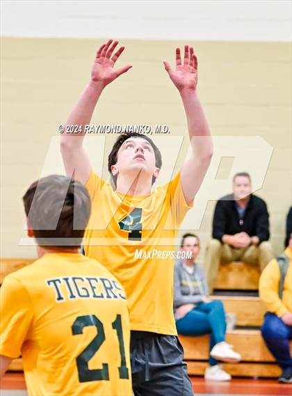 Thumbnail 2 in St. Xavier vs. Franklin Central photogallery.