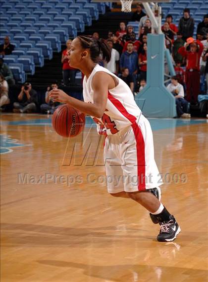 Thumbnail 2 in Salisbury vs. Graham (NCHSAA 2A Final) photogallery.