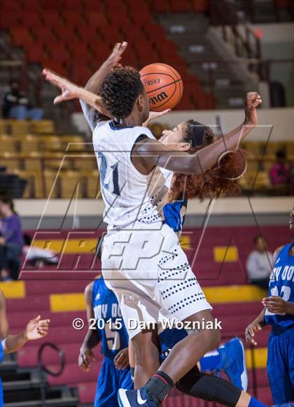 Thumbnail 1 in Palo Duro vs. Prince of Peace (Carrollton) (Fantasy of Lights) photogallery.