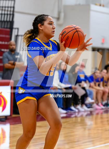 Thumbnail 2 in Surrattsville vs. Robinson (Cougar Holiday Classic) photogallery.