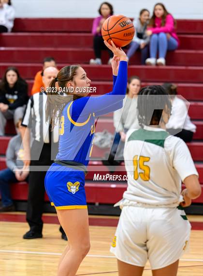 Thumbnail 2 in Surrattsville vs. Robinson (Cougar Holiday Classic) photogallery.
