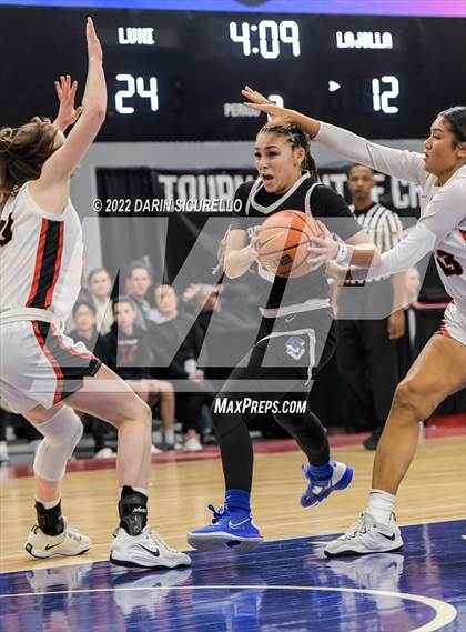 Thumbnail 1 in La Jolla Country Day vs. Long Island Lutheran (NIKE Tournament of Champions)  photogallery.
