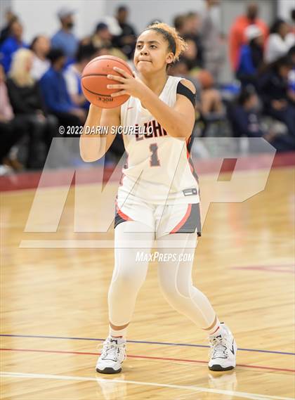Thumbnail 1 in La Jolla Country Day vs. Long Island Lutheran (NIKE Tournament of Champions)  photogallery.