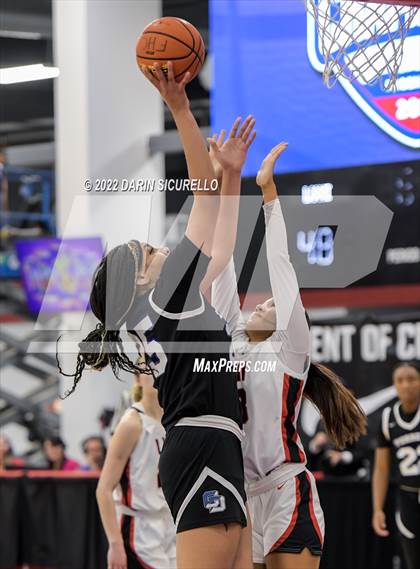 Thumbnail 2 in La Jolla Country Day vs. Long Island Lutheran (NIKE Tournament of Champions)  photogallery.