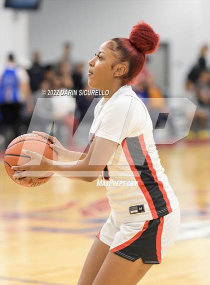 Thumbnail 1 in La Jolla Country Day vs. Long Island Lutheran (NIKE Tournament of Champions)  photogallery.