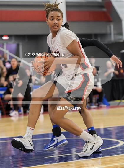 Thumbnail 3 in La Jolla Country Day vs. Long Island Lutheran (NIKE Tournament of Champions)  photogallery.