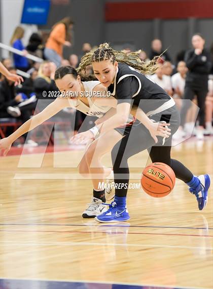 Thumbnail 1 in La Jolla Country Day vs. Long Island Lutheran (NIKE Tournament of Champions)  photogallery.