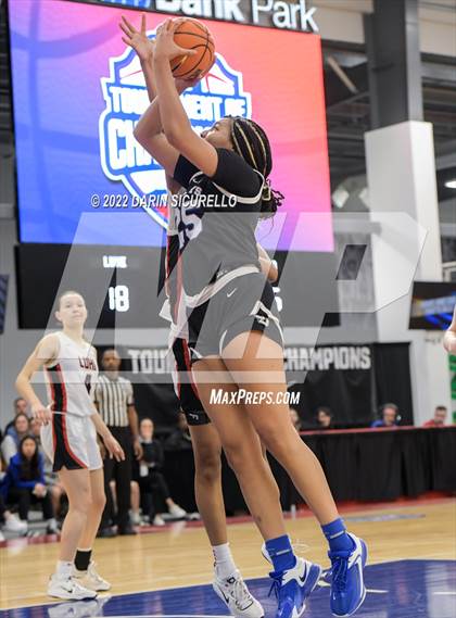 Thumbnail 1 in La Jolla Country Day vs. Long Island Lutheran (NIKE Tournament of Champions)  photogallery.