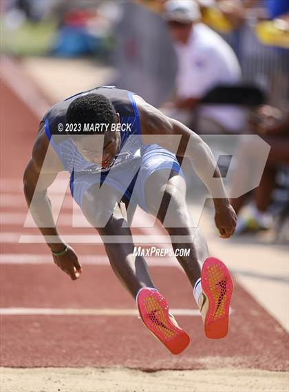 Thumbnail 3 in Class 5 Triple Jump (MSHSAA State Championship) photogallery.