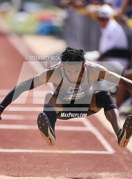 Thumbnail 3 in Class 5 Triple Jump (MSHSAA State Championship) photogallery.