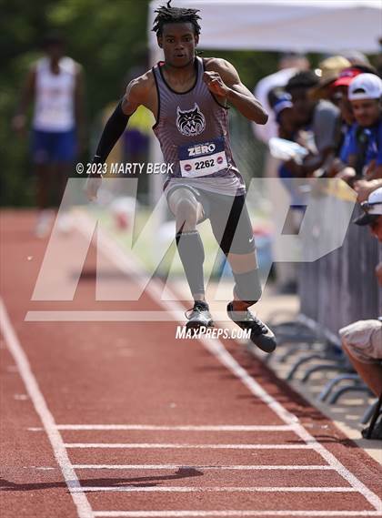 Thumbnail 3 in Class 5 Triple Jump (MSHSAA State Championship) photogallery.