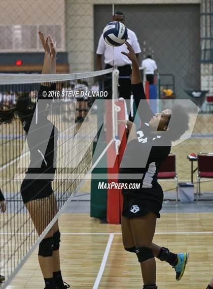 Thumbnail 1 in South Terrebonne vs Academy of Our Lady (LHSAA Division II Quarterfinal Playoff) photogallery.