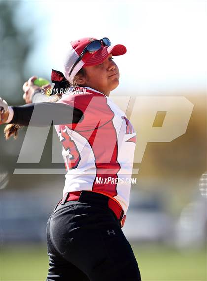 Thumbnail 2 in Eaton vs. Rocky Ford (CHSAA 3A Semifinal) photogallery.