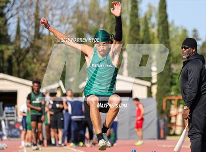 Thumbnail 3 in Herd Roundup @ Elk Grove HS photogallery.