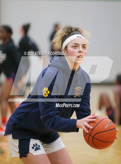 Thumbnail 3 in New Hope Academy vs. Benson Tech (MLK Showcase) photogallery.