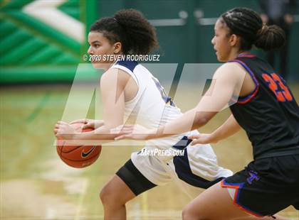 Thumbnail 2 in New Hope Academy vs. Benson Tech (MLK Showcase) photogallery.