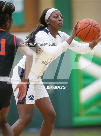 Thumbnail 3 in New Hope Academy vs. Benson Tech (MLK Showcase) photogallery.