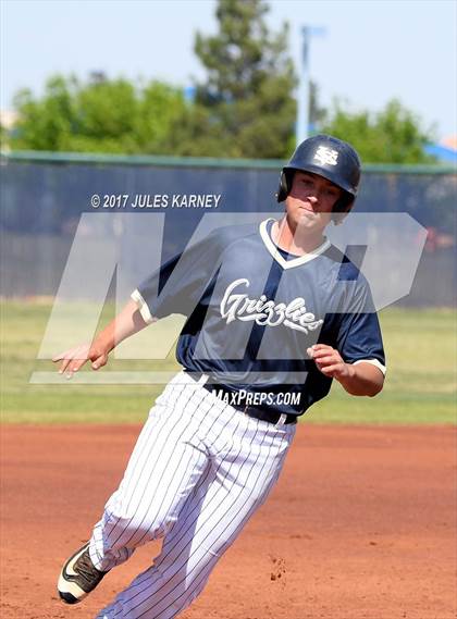 Thumbnail 2 in Spring Valley vs. Boulder City (Grizzly Invitational) photogallery.