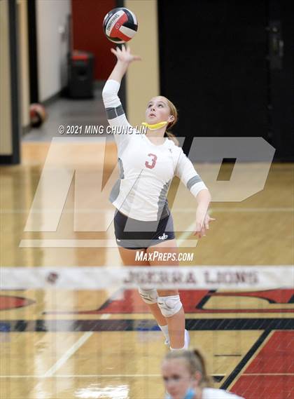 Thumbnail 3 in Capistrano Valley @ JSerra Catholic photogallery.