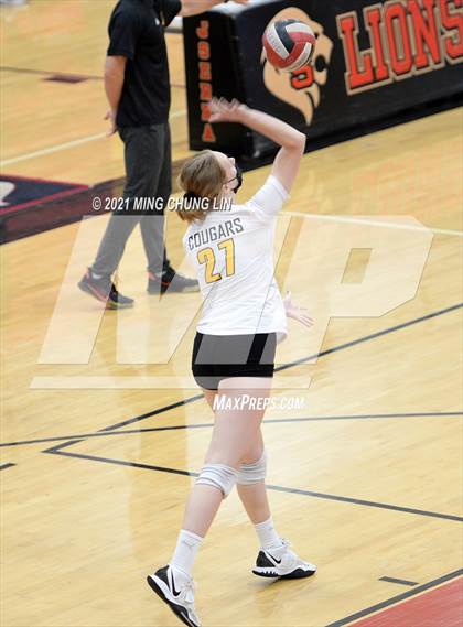Thumbnail 2 in Capistrano Valley @ JSerra Catholic photogallery.