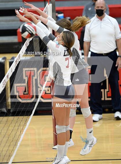 Thumbnail 2 in Capistrano Valley @ JSerra Catholic photogallery.