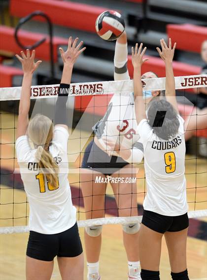 Thumbnail 2 in Capistrano Valley @ JSerra Catholic photogallery.