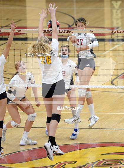 Thumbnail 1 in Capistrano Valley @ JSerra Catholic photogallery.