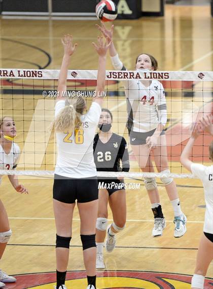 Thumbnail 3 in Capistrano Valley @ JSerra Catholic photogallery.