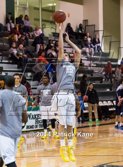 Thumbnail 1 in Washington-Lee @ Wakefield (George Long Holiday Hoops Tournament) photogallery.