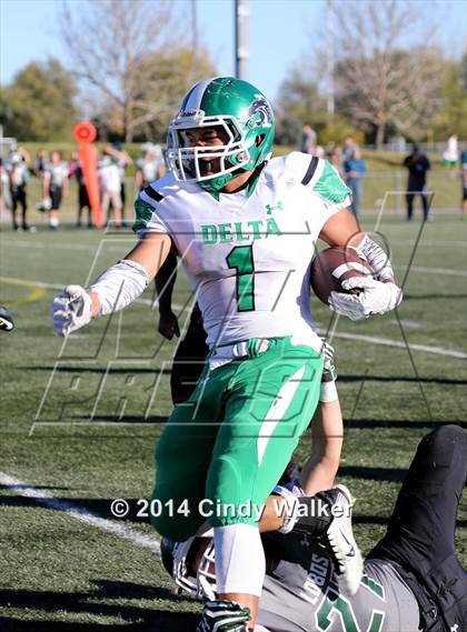 Thumbnail 2 in Conifer vs. Delta (CHSAA 3A Playoff First Round) photogallery.