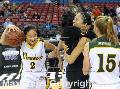 Thumbnail 2 in Pinewood vs. La Jolla Country Day (CIF State D5 Final) photogallery.
