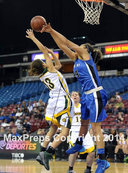 Thumbnail 1 in Pinewood vs. La Jolla Country Day (CIF State D5 Final) photogallery.