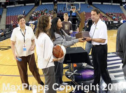 Thumbnail 3 in Pinewood vs. La Jolla Country Day (CIF State D5 Final) photogallery.