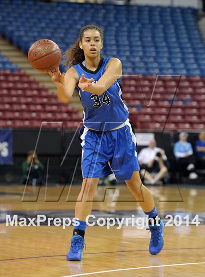 Thumbnail 2 in Pinewood vs. La Jolla Country Day (CIF State D5 Final) photogallery.