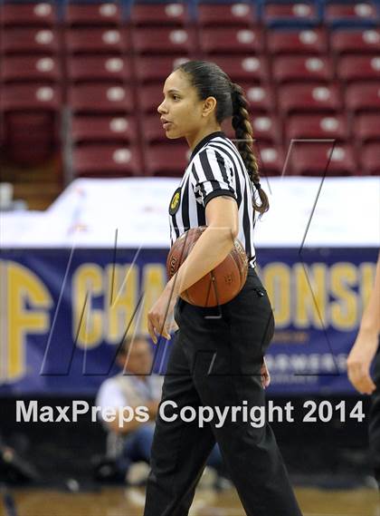 Thumbnail 2 in Pinewood vs. La Jolla Country Day (CIF State D5 Final) photogallery.