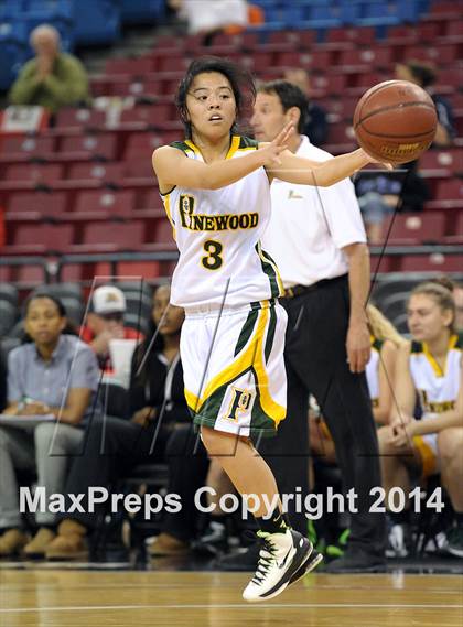 Thumbnail 3 in Pinewood vs. La Jolla Country Day (CIF State D5 Final) photogallery.
