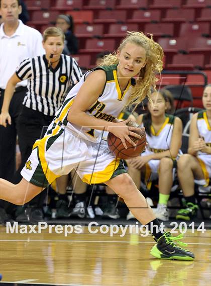Thumbnail 3 in Pinewood vs. La Jolla Country Day (CIF State D5 Final) photogallery.