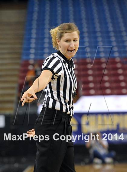 Thumbnail 3 in Pinewood vs. La Jolla Country Day (CIF State D5 Final) photogallery.