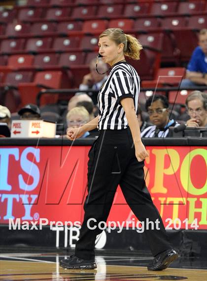 Thumbnail 2 in Pinewood vs. La Jolla Country Day (CIF State D5 Final) photogallery.