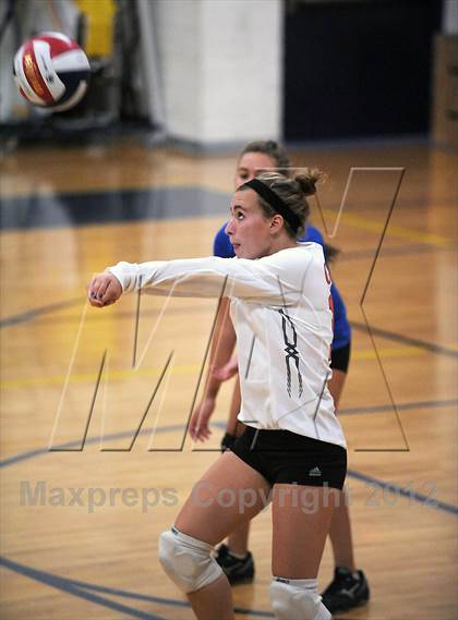 Thumbnail 2 in Bishop Gorman vs Agassi(LMCA Fall Classic) photogallery.