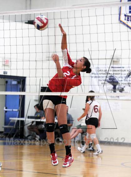 Thumbnail 3 in Bishop Gorman vs Agassi(LMCA Fall Classic) photogallery.