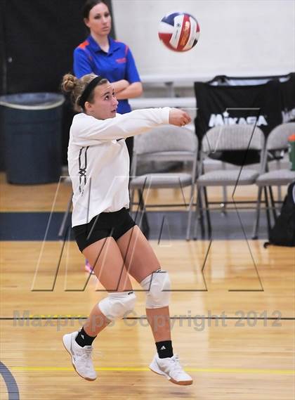 Thumbnail 3 in Bishop Gorman vs Agassi(LMCA Fall Classic) photogallery.