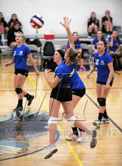 Thumbnail 3 in Bishop Gorman vs Agassi(LMCA Fall Classic) photogallery.