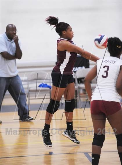 Thumbnail 3 in Bishop Gorman vs Agassi(LMCA Fall Classic) photogallery.