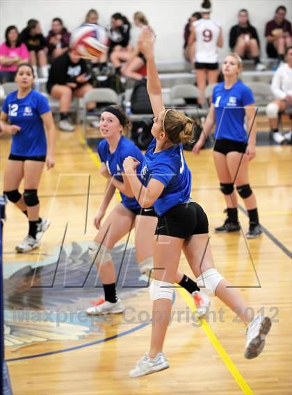 Thumbnail 3 in Bishop Gorman vs Agassi(LMCA Fall Classic) photogallery.