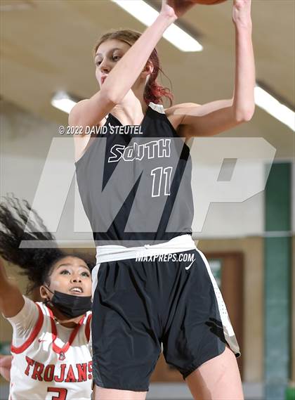 Thumbnail 3 in South Medford vs. Lincoln (St. Mary's Stockton MLK Showcase) photogallery.
