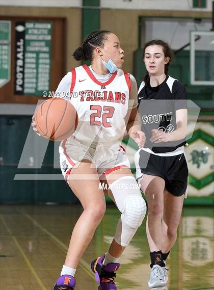 Thumbnail 2 in South Medford vs. Lincoln (St. Mary's Stockton MLK Showcase) photogallery.
