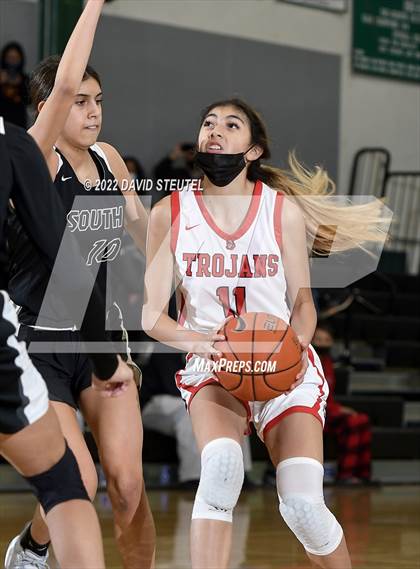 Thumbnail 3 in South Medford vs. Lincoln (St. Mary's Stockton MLK Showcase) photogallery.